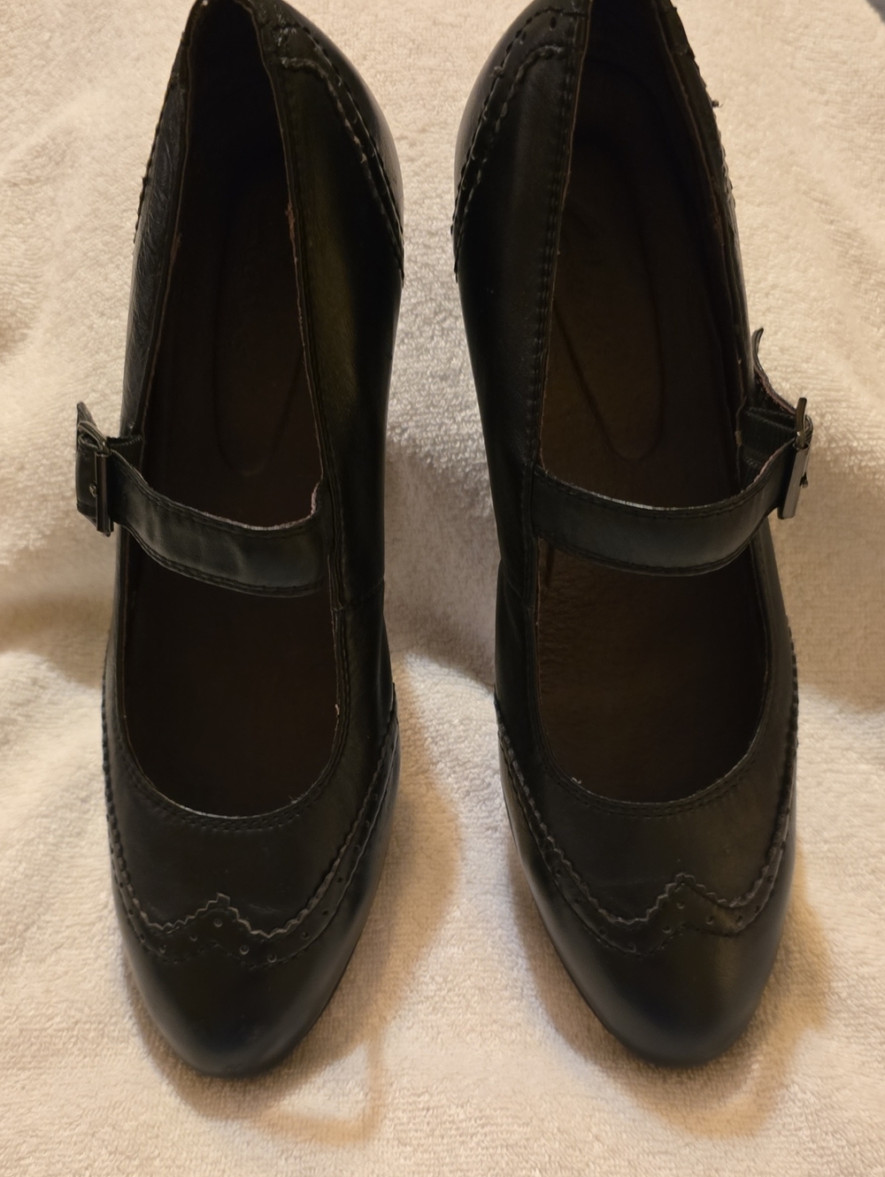 Clarks Vintage UK Made Black Leather Wingtip Mary Jane Heels - MINT Size UK 6.5